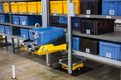 Warehouse robot with tote